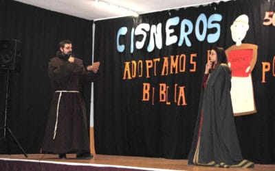 Los profesores representan el diálogo entre el Cardenal Cisneros e Isabel la católica para mandar imprimir la Biblia Políglota Complutense